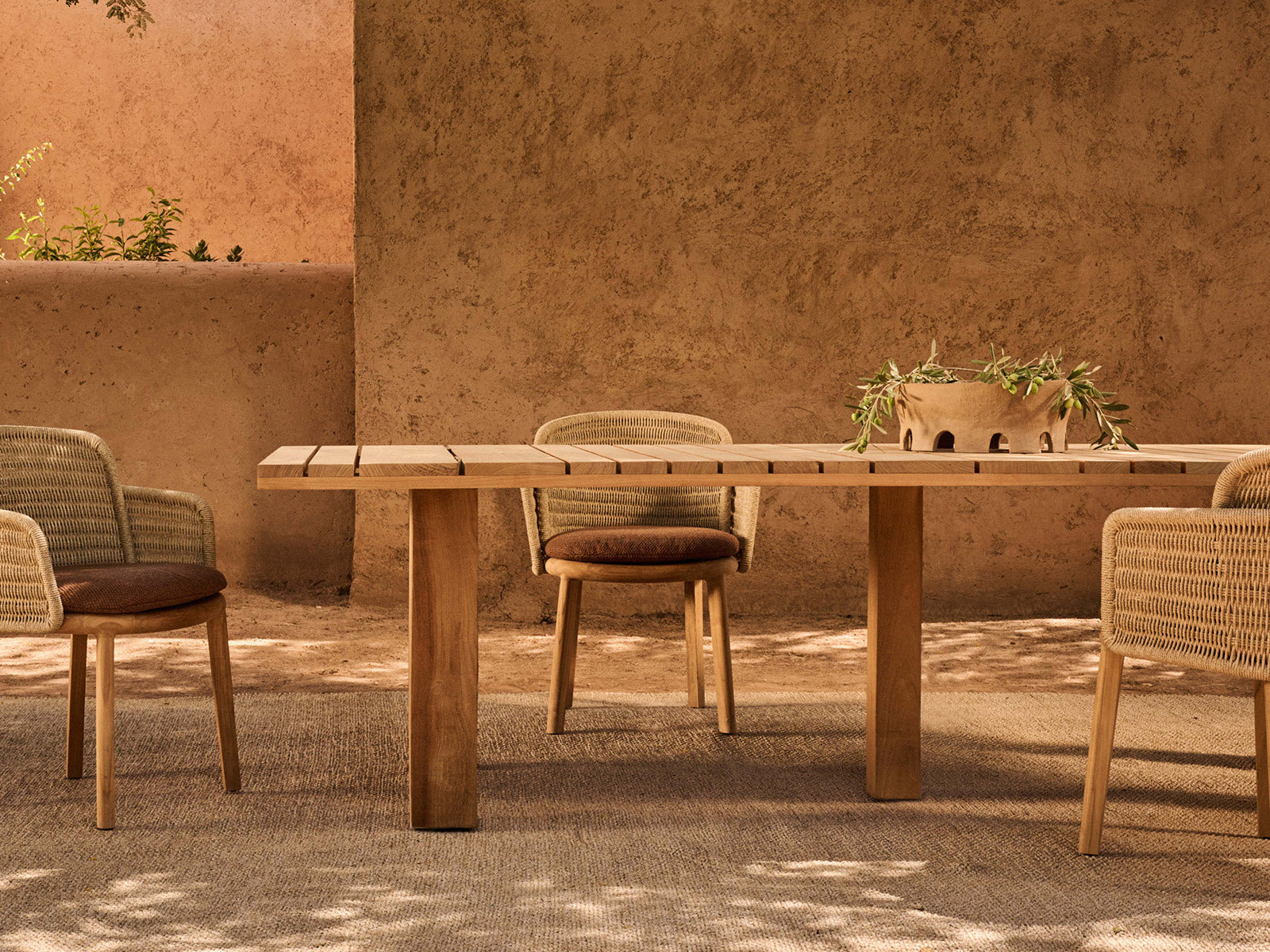 Suro dining table